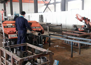 陶瓷復(fù)合鋼管鋸床